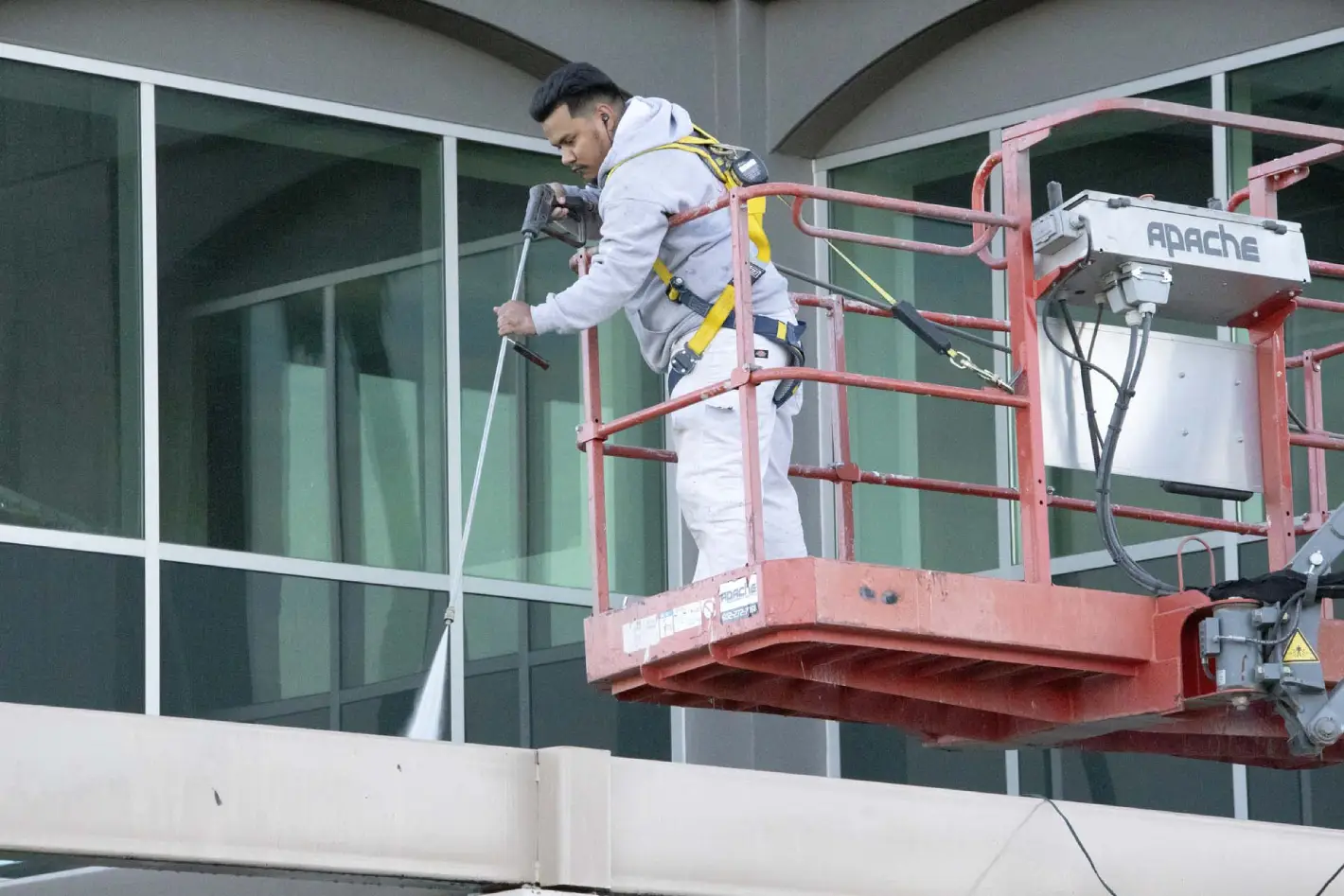 Advantages of Painting a Commercial Building in Winter